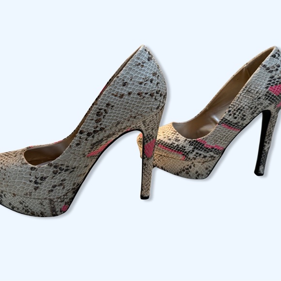 Qupid snakeskin platform 5” pump Sz7, grey and fushia - Picture 3 of 5